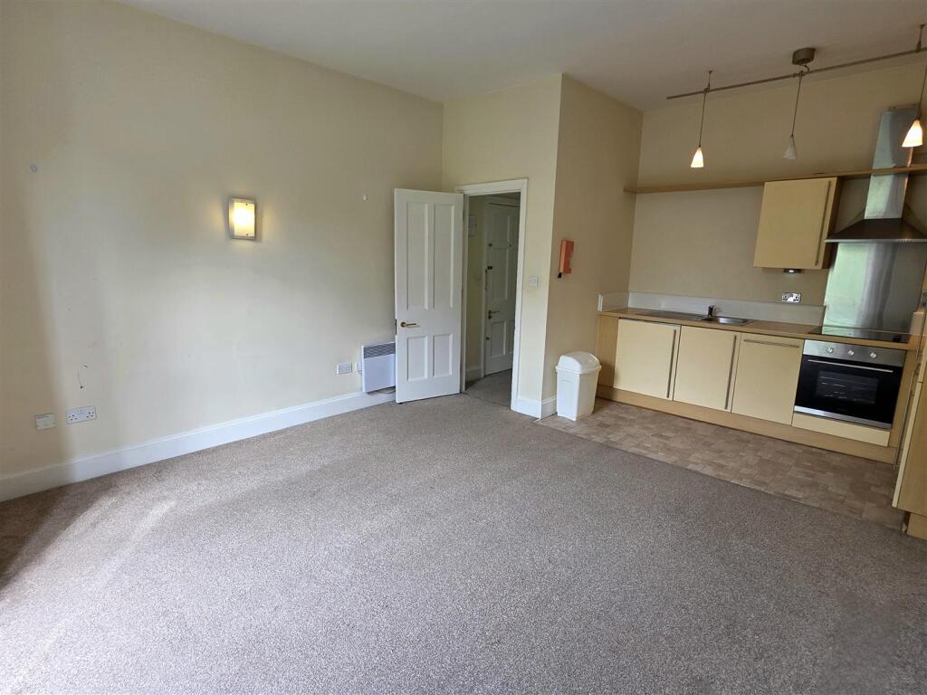 Lounge/Kitchen