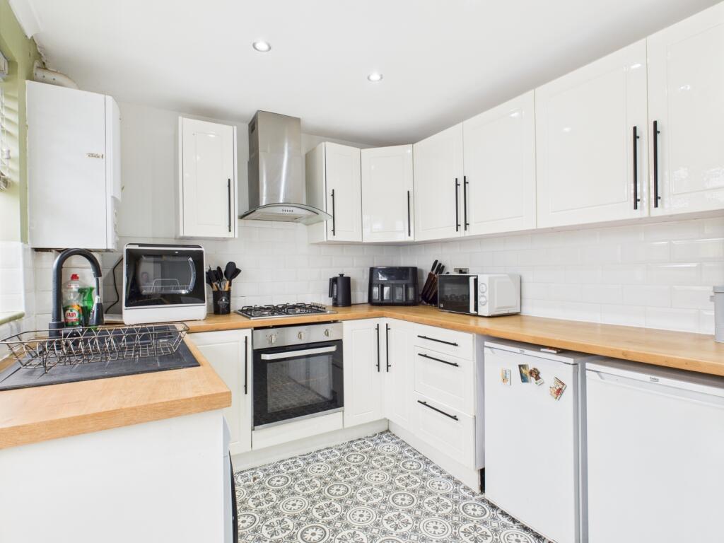 CAM03729G0-PR0055-STILL006