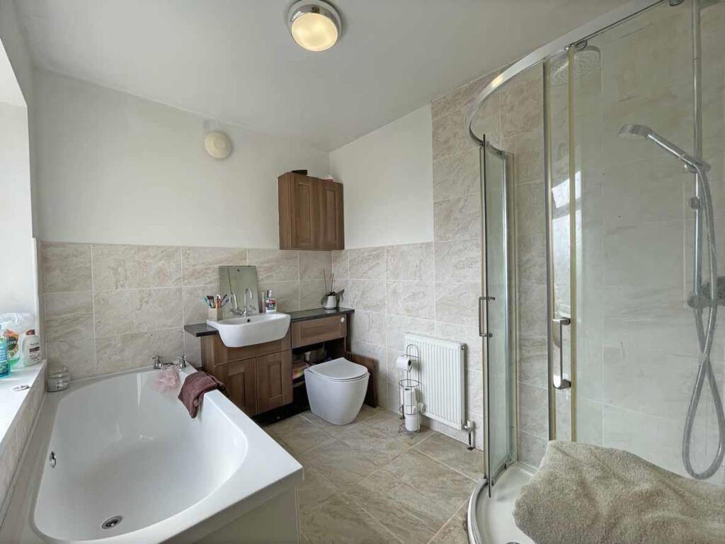 Kiel Place 5 - Bathroom.jpg