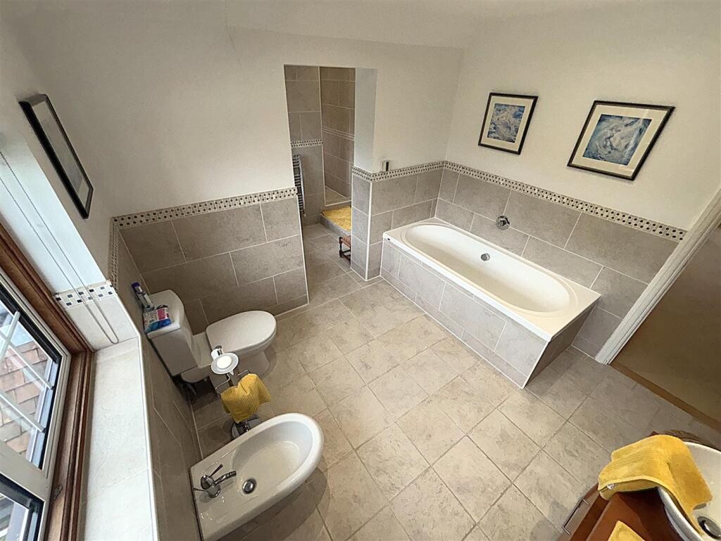 EN SUITE