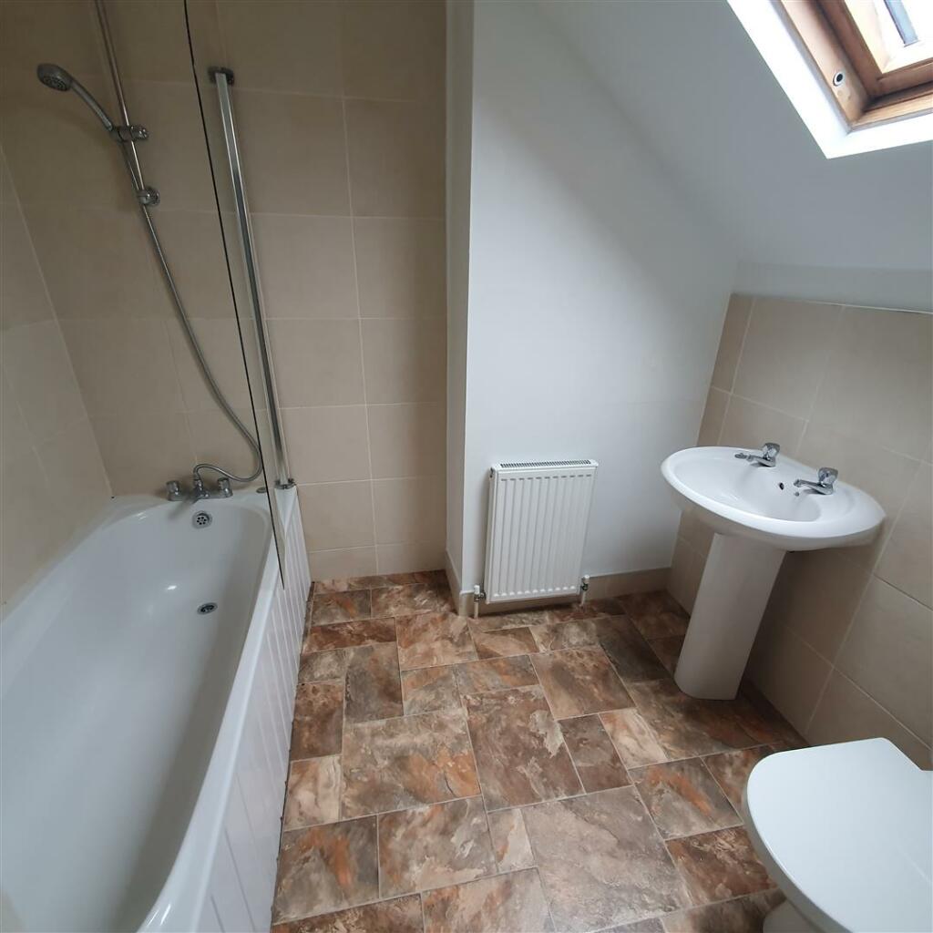 BATHROOM/WC