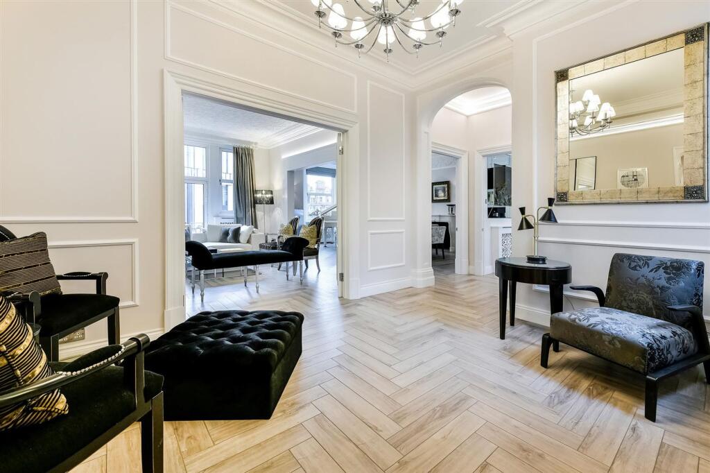 Knightsbridge Luxury  Flat 30, Wellington Court (24).jpg