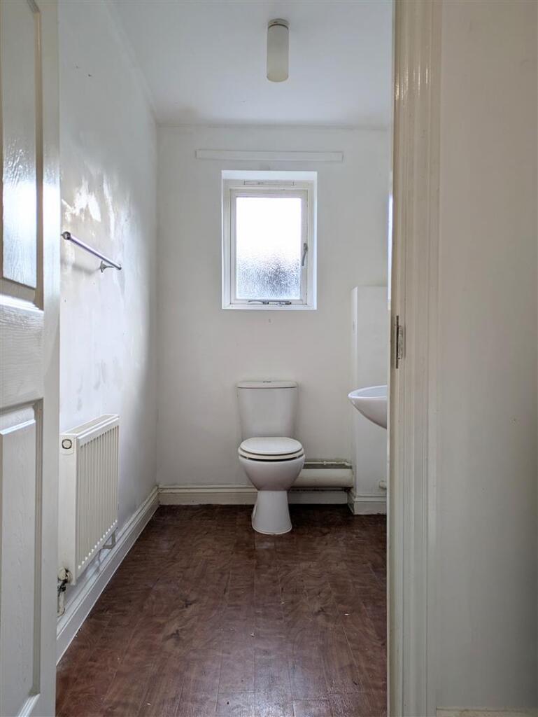 Downstairstoilet_1.jpg
