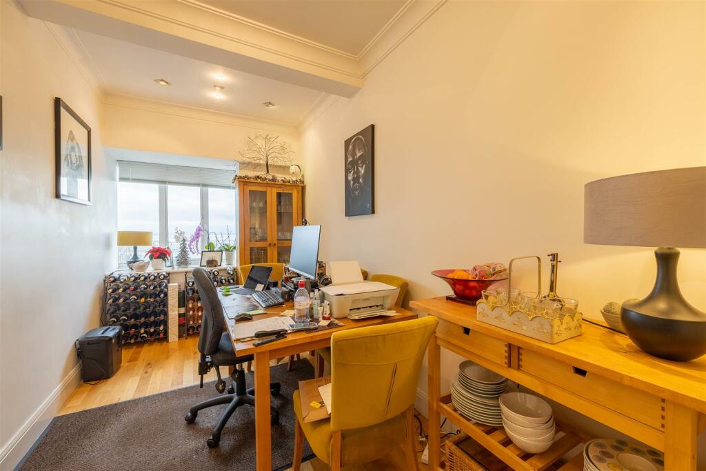 Dining/Bed 3