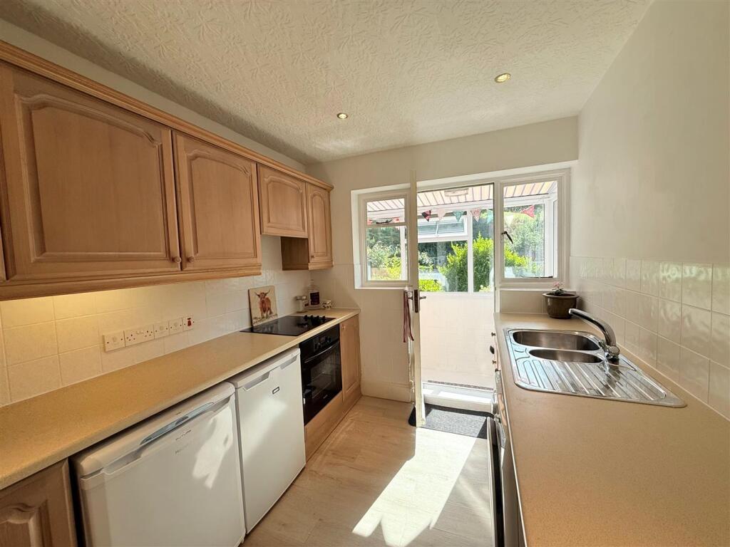 kitchen 4.jpg