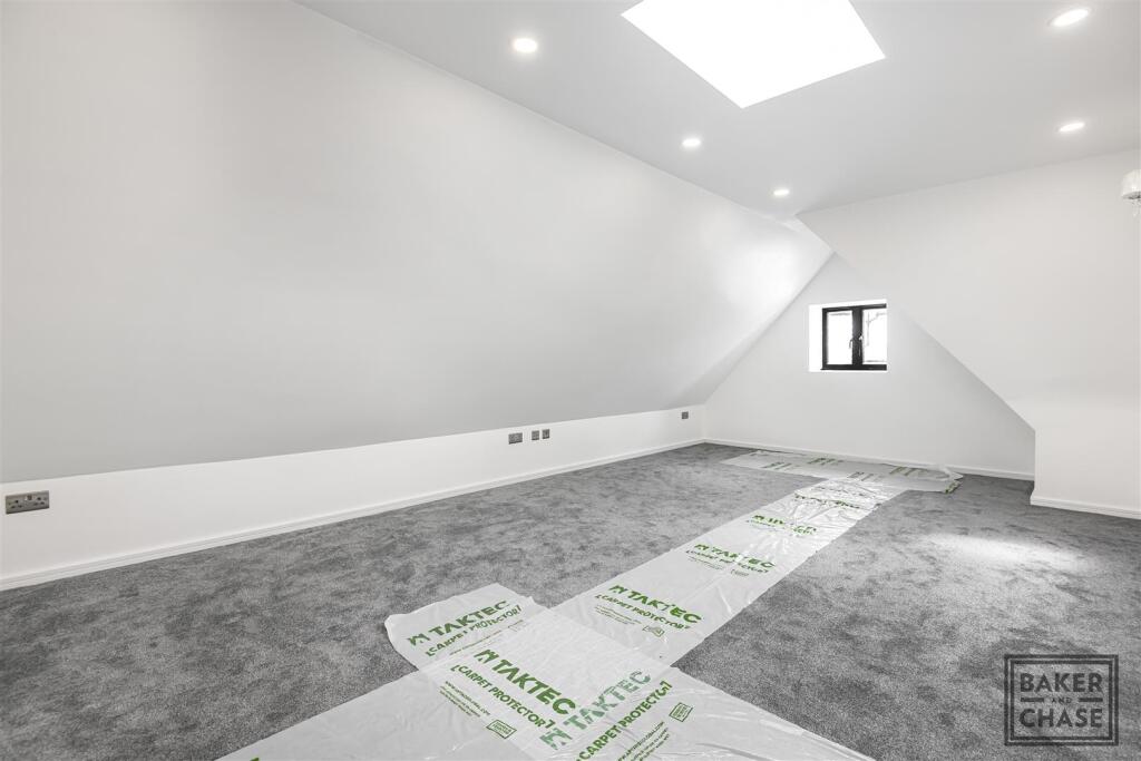 Bedroom 4 (First Floor)