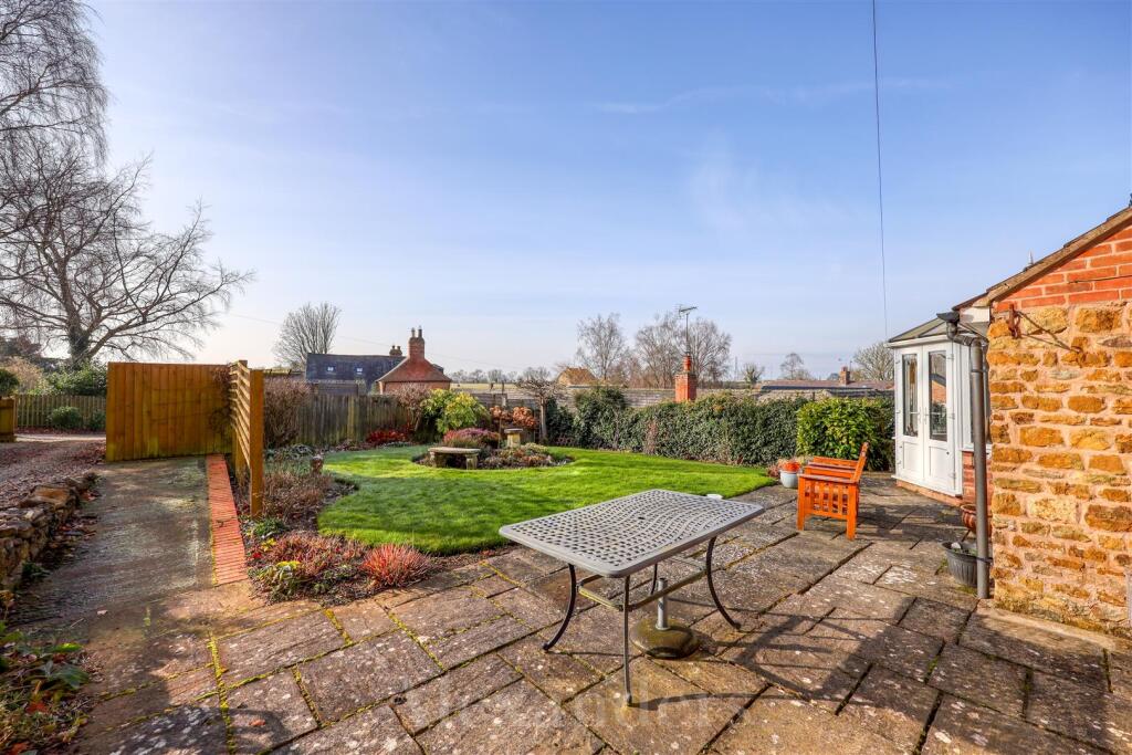 Rainbow Cottage-04.jpg
