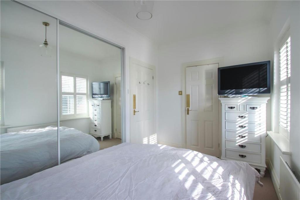 Bedroom 1 Aspect 2