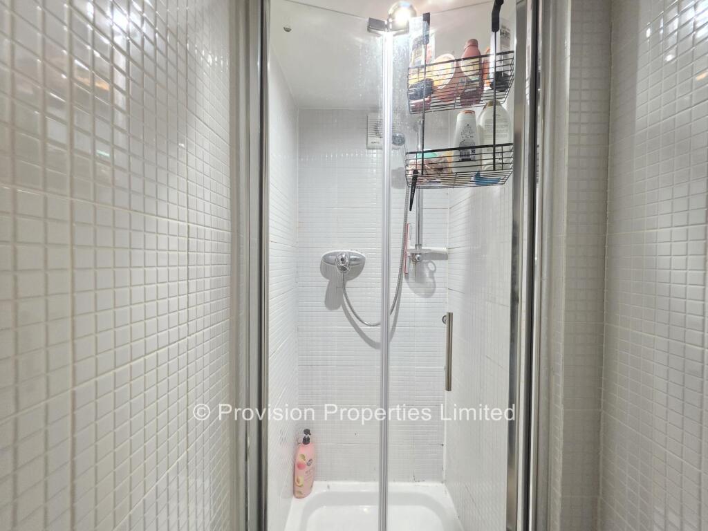 Headingley Crescent, Leeds, LS6