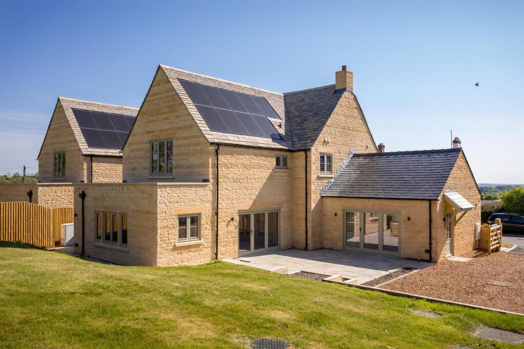 63 - Chaddesworth House - GL54 4NE - Web.jpg