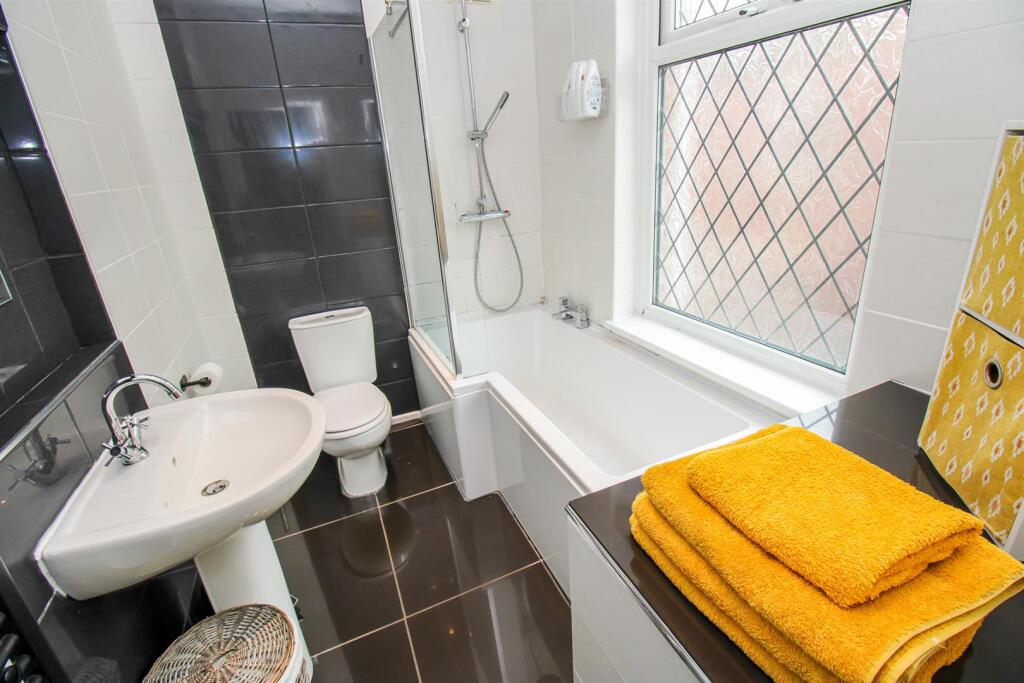 BATHROOM/W.C