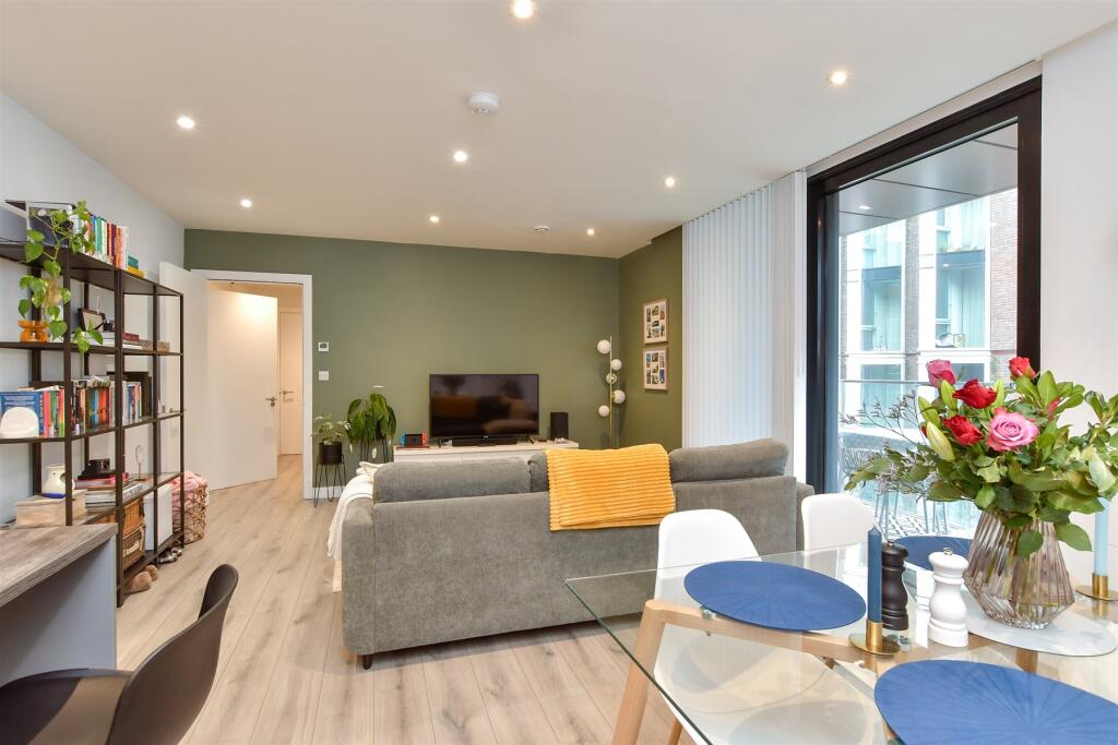 Lounge/ Kitchen