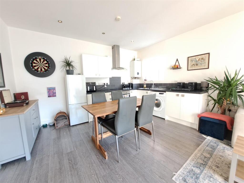 Open Plan Living/Dining Room &amp; Kitchen