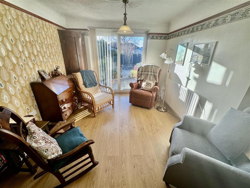 Sitting/ Dining Room