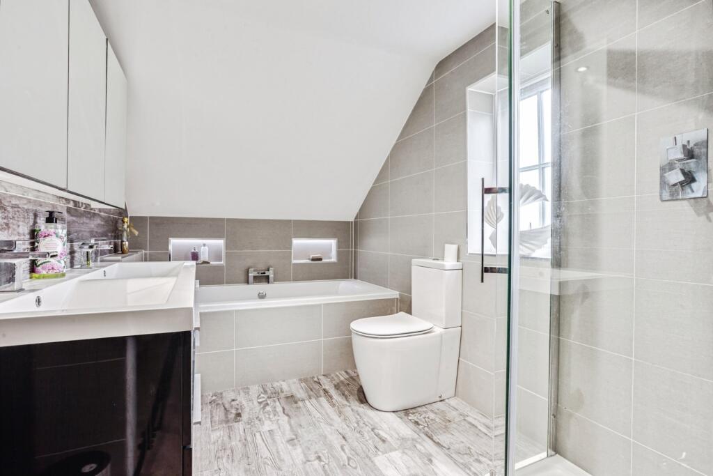En-Suite Bathroom