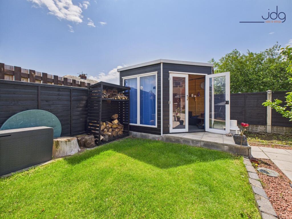 Summer House with electrics