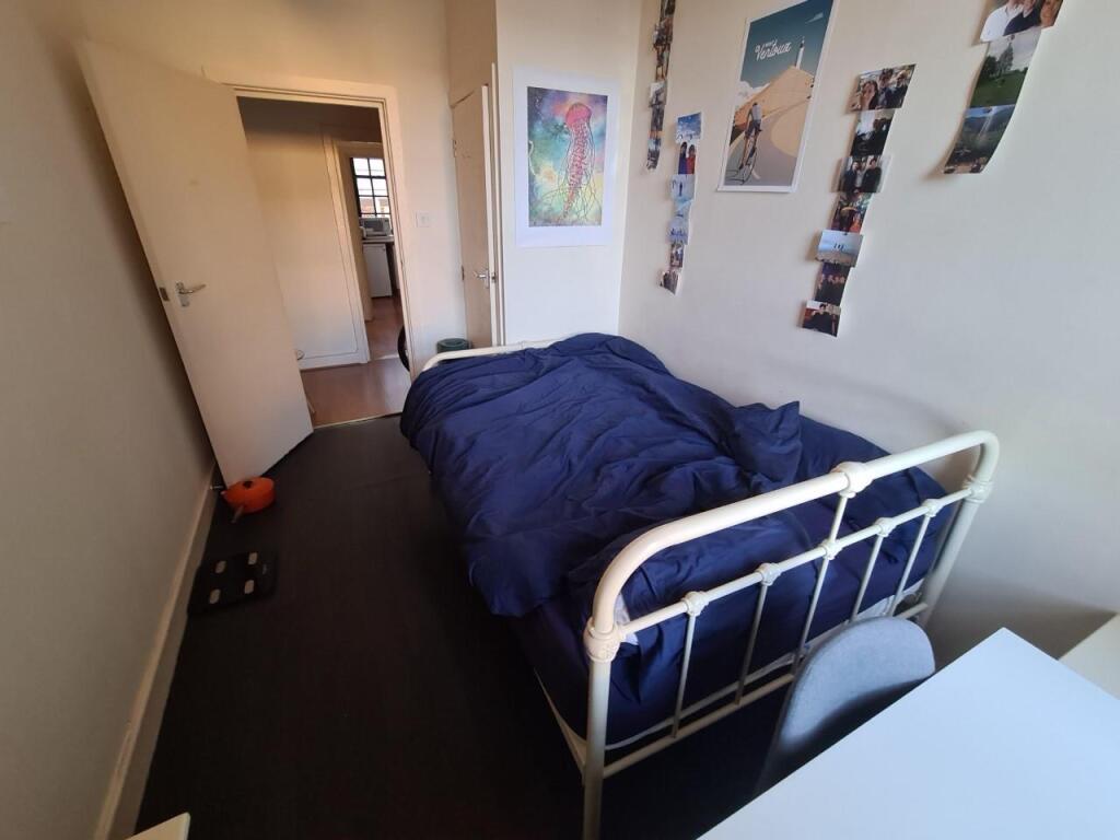 bed2.jpg