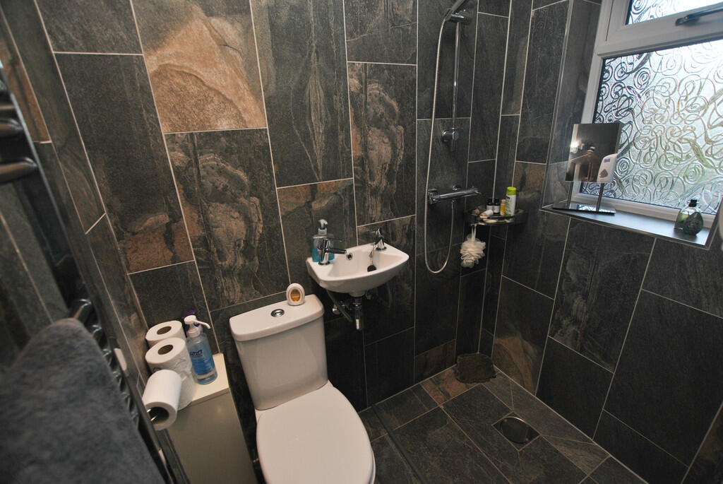 Shower Room_edite...