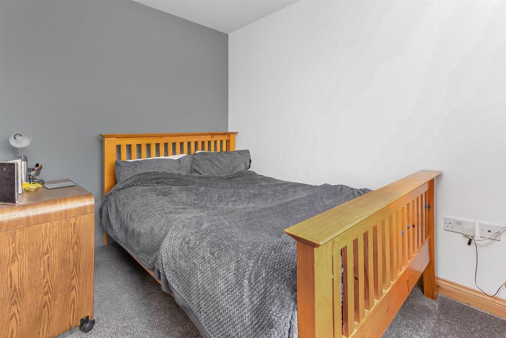 54 Outlands, Hinckley
