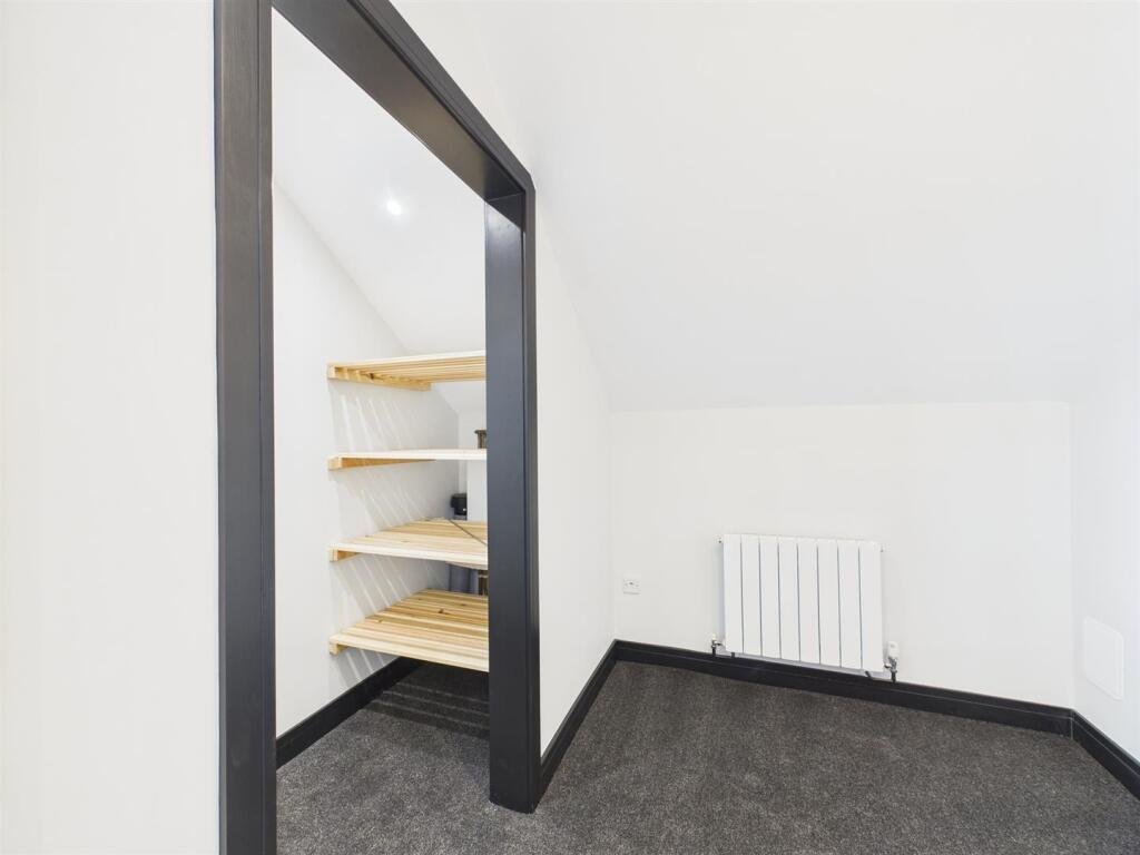 wardrobe bed 2 .jpg