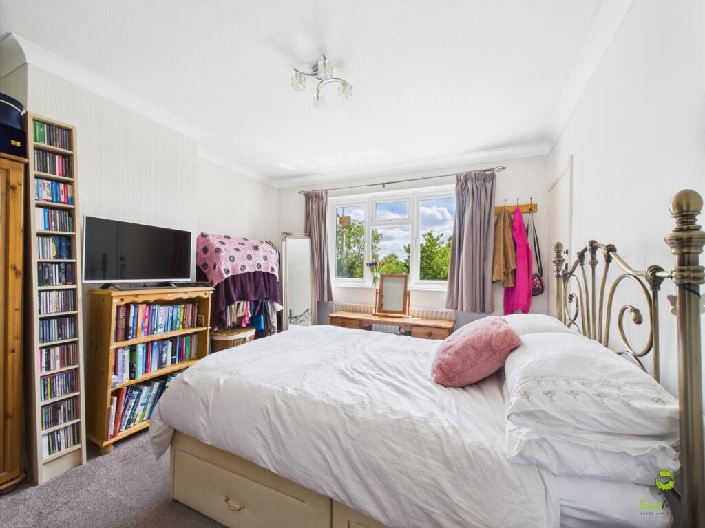 Presented by Nicoleta at EweMove Bexleyheath and D