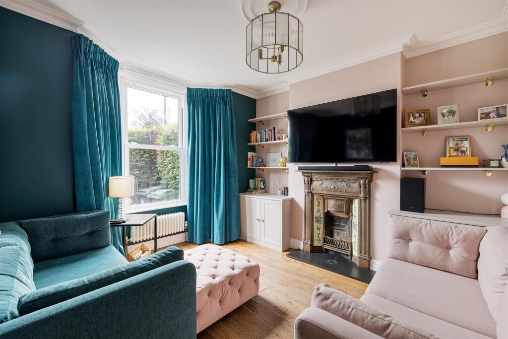 Connaught Road E11