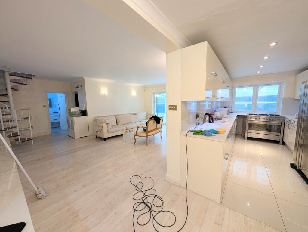 Living Room / Kitchen