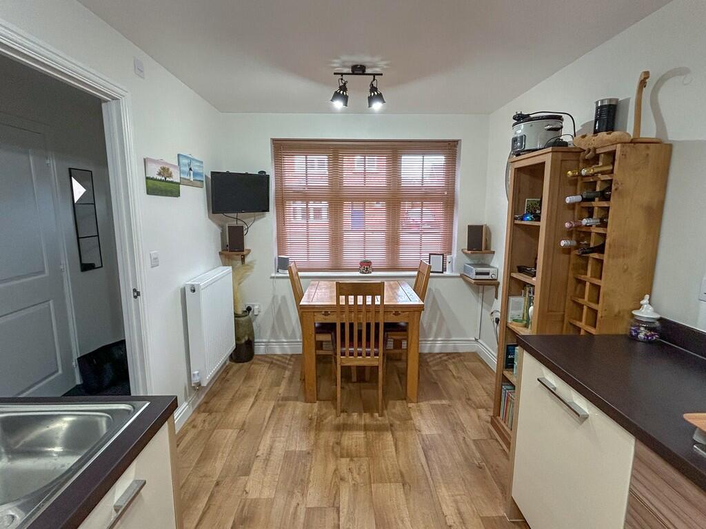 kitchen dining ar...
