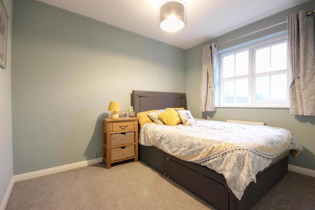 BEDROOM 2 (REAR)