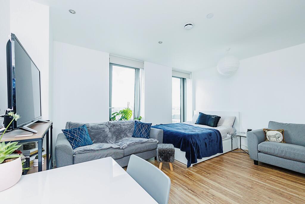 Living/Sleeping Area