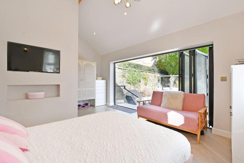 Double Bedroom / Garden Room 