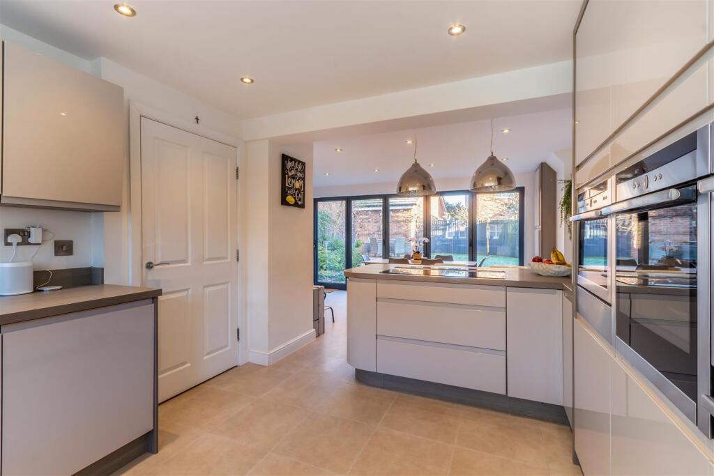 8632521-interior12.jpg