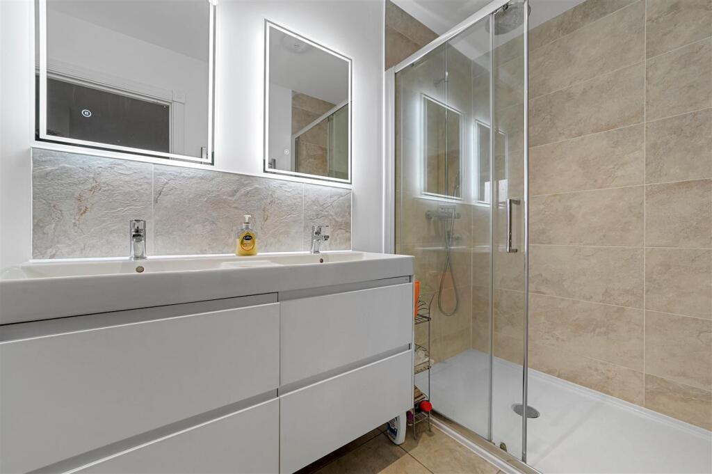 EN-SUITE TO BEDROOM ONE