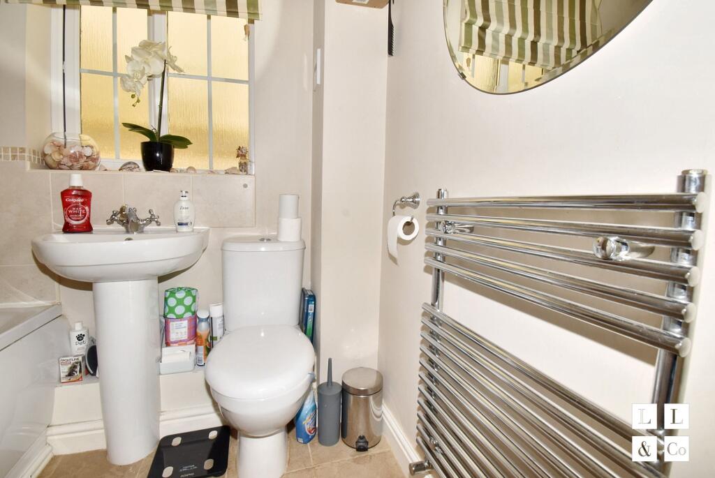 MIDDLE FLOOR BATHROOM