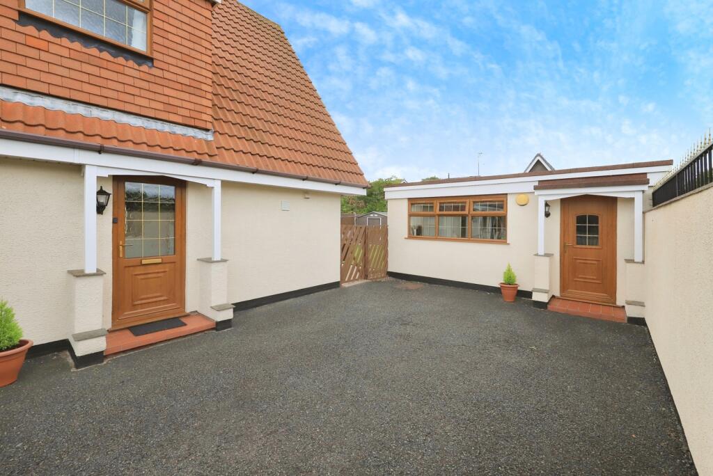 Driveway/Annexe