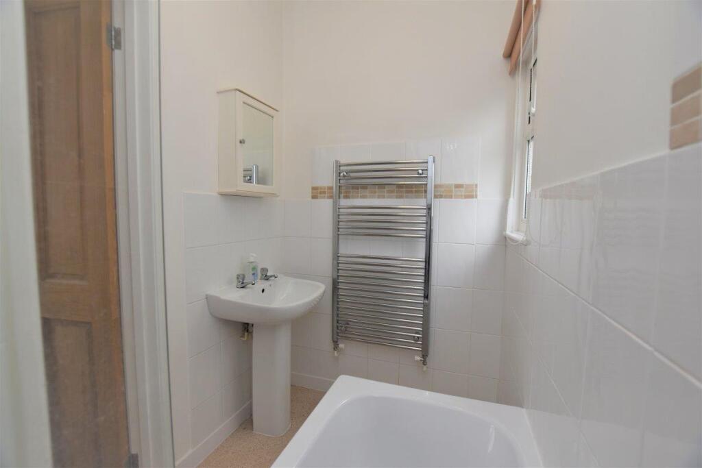 bathroom (1).jpg
