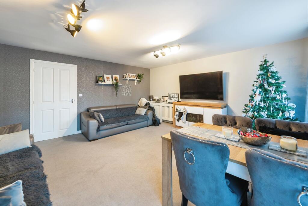 Lounge/Dining Room