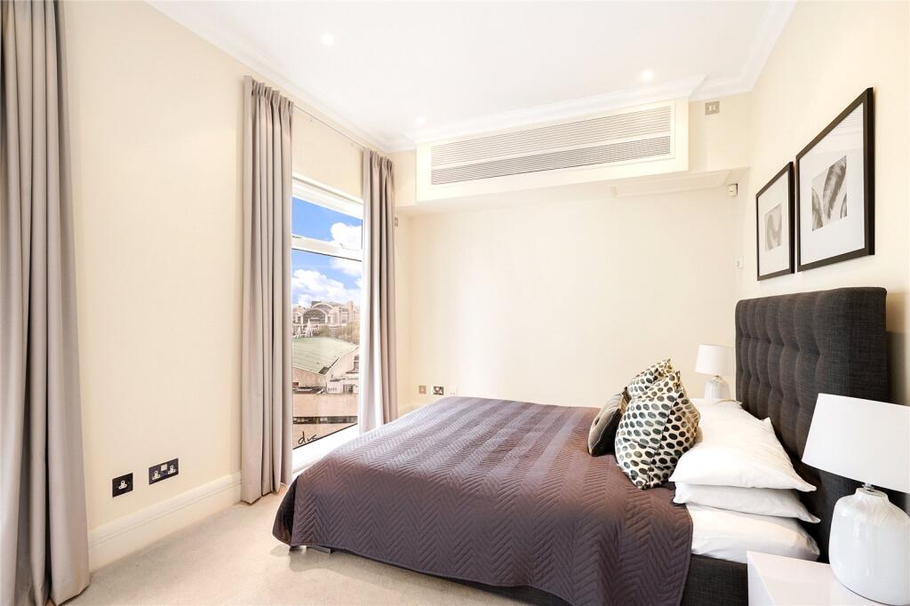 Whitehouse Apartment
