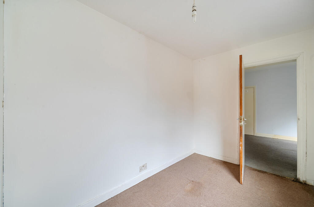 1369696-19-68f617...