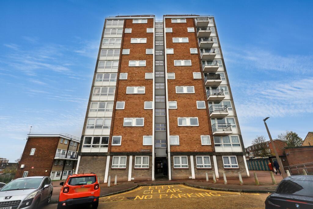 5 Victor Court, Victor Approach, Hornchurch, RM12 4XF