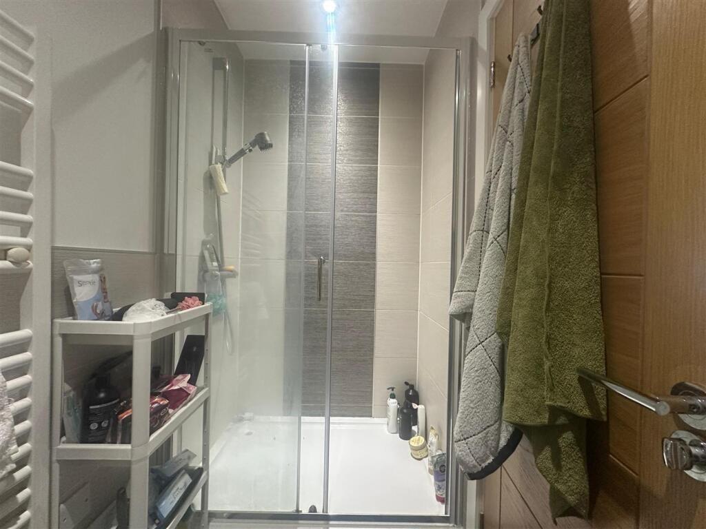 Bright and modern bathroom suite featuring a sp...