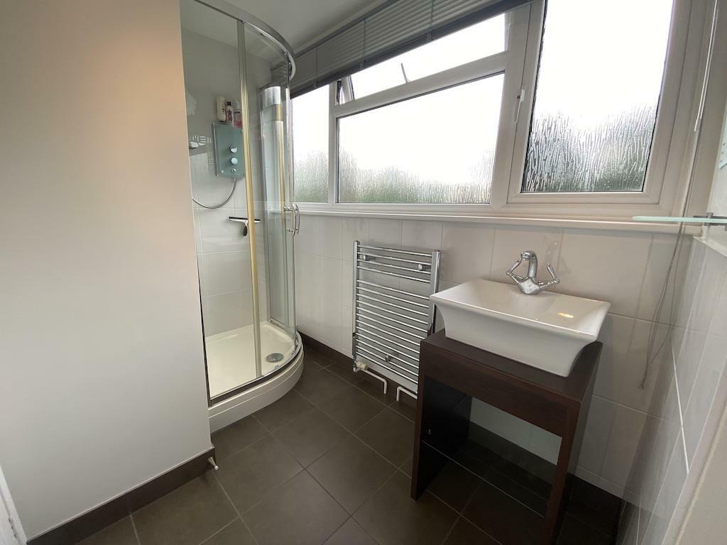21 - Shower Room.jpg