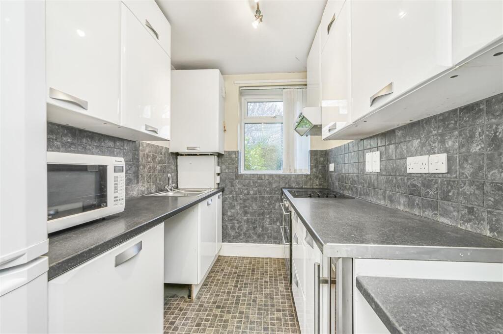 James_Anderson_-_Rosemary_Gardens_London__SW14_7HD