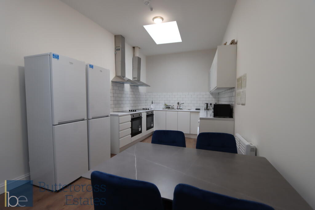Kitchen (1).JPG