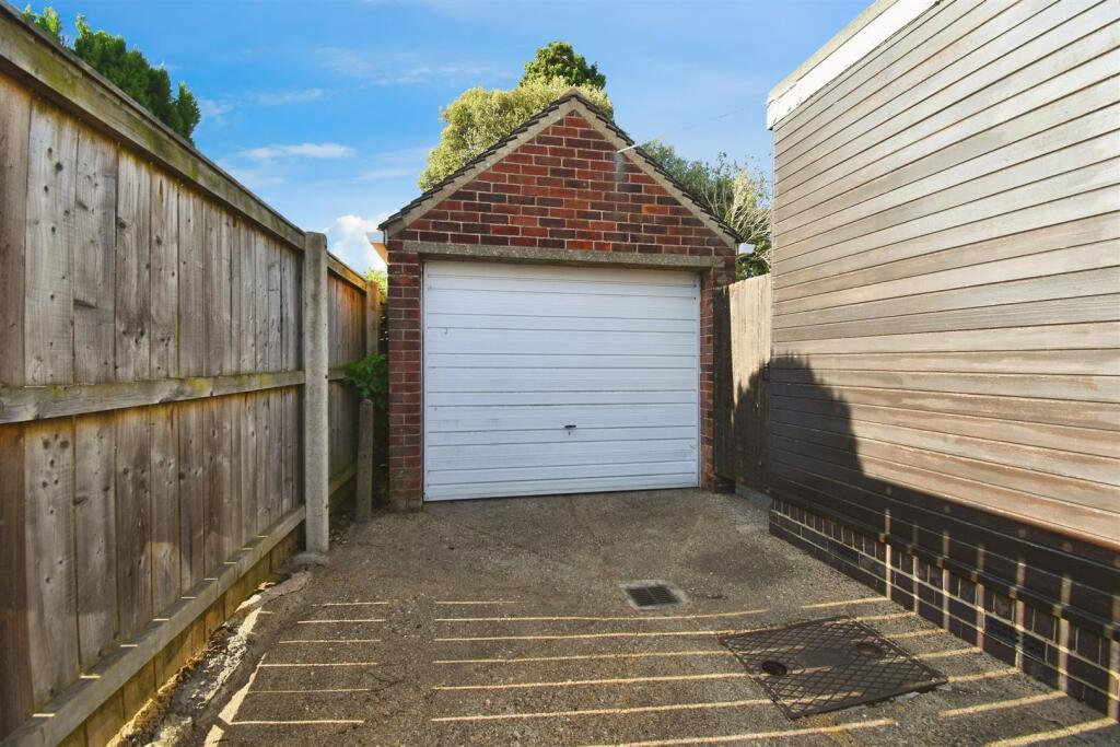 Tandem garage