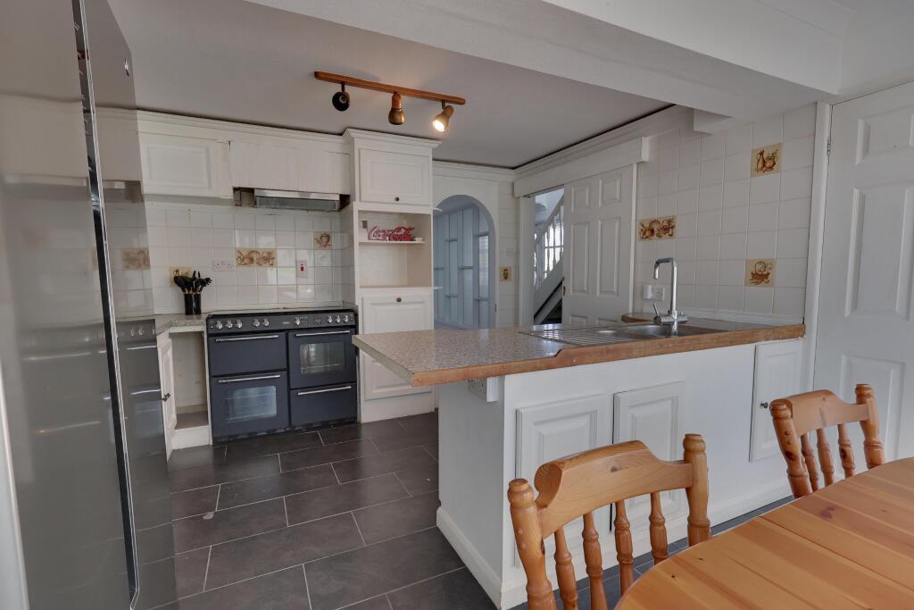 KITCHEN/BREAKFAST ROOM