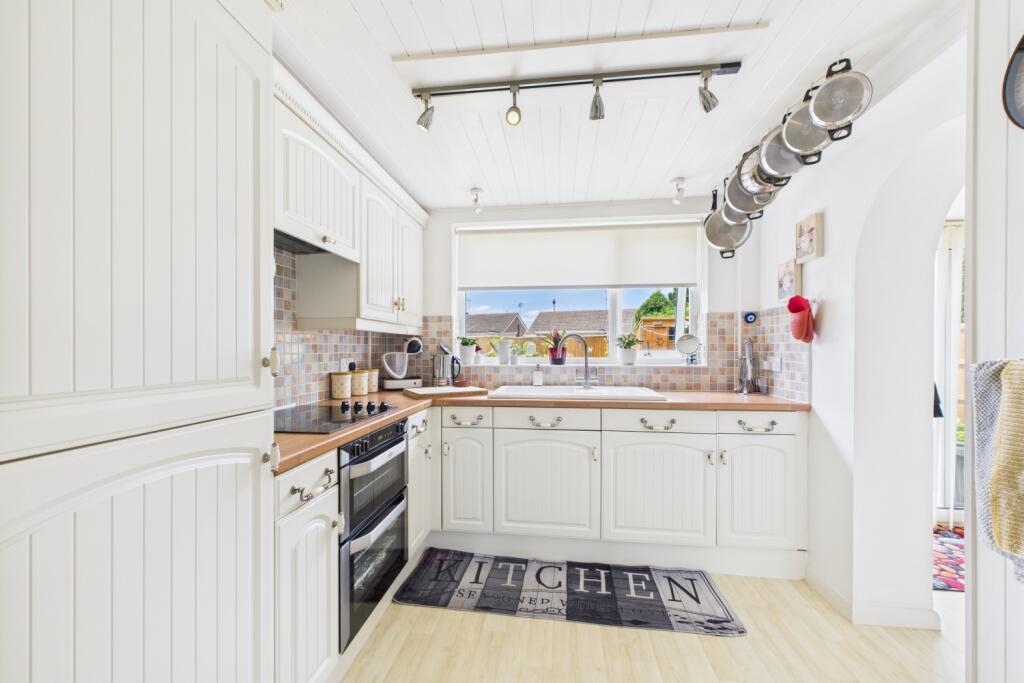EweMove Spalding - St Andrews Road - Kitchen 