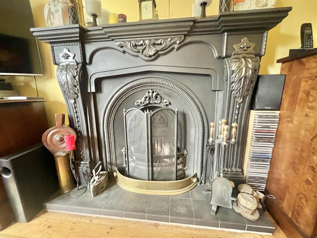 Lounge Aspect 3 - Fireplace