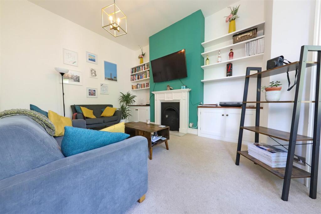 nicholas james buckingham rd living 1.jpg