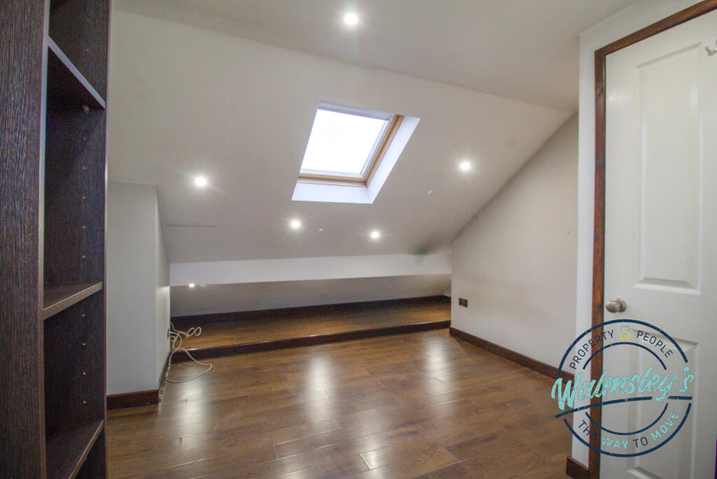 Top floor en-suite bedroom
